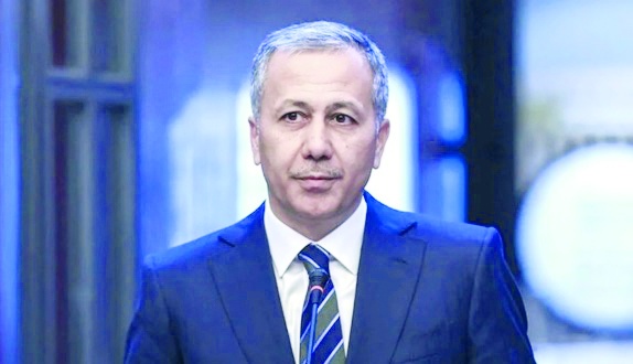 İçişleri Bakanı Yerlikaya'nın konutundan, iki yabancı adına kayıtlı iki ikamet izni çıktı!