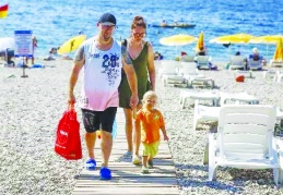Türkiye’ye gelen turist sayısındaki artış haziran ayında tek haneye indi