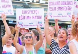 Eğitim dinselleştirmeye çalışılarak laiklik ve bilimden uzaklaşılıyor