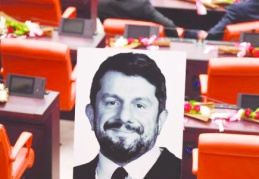 Can Atalay bir an önce  serbest bırakılıp meclise girmeli