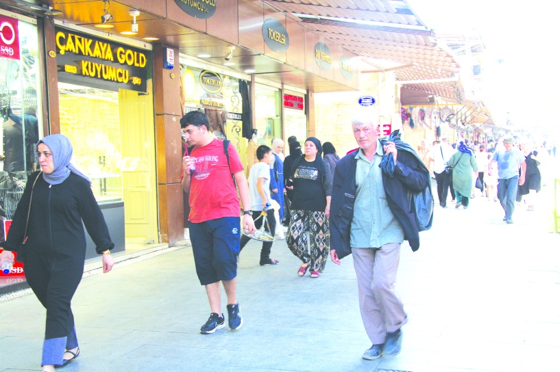 ’Demokrasi, adalet, hukuk, eğitim ve  vergi sistemi düzgün olursa yatırım gelir”