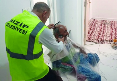 Evden çıkamayan yaşlılara bakım hizmeti