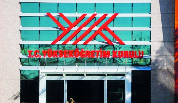 Üç yılda 878 bin öğrenci üniversiteyi bıraktı