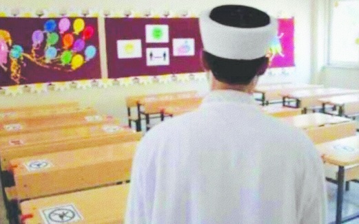 Milli Eğitim imamlara okulda ders hazırlığı yapıyor