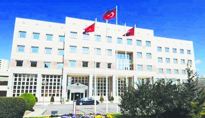 İnsanlar çadır bulamazken organizasyon ve  eğlence ihalesi almış, en acı ve vahim olan bu