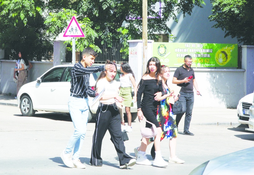 Velilerden kayıt ücreti adı altında para almak suç