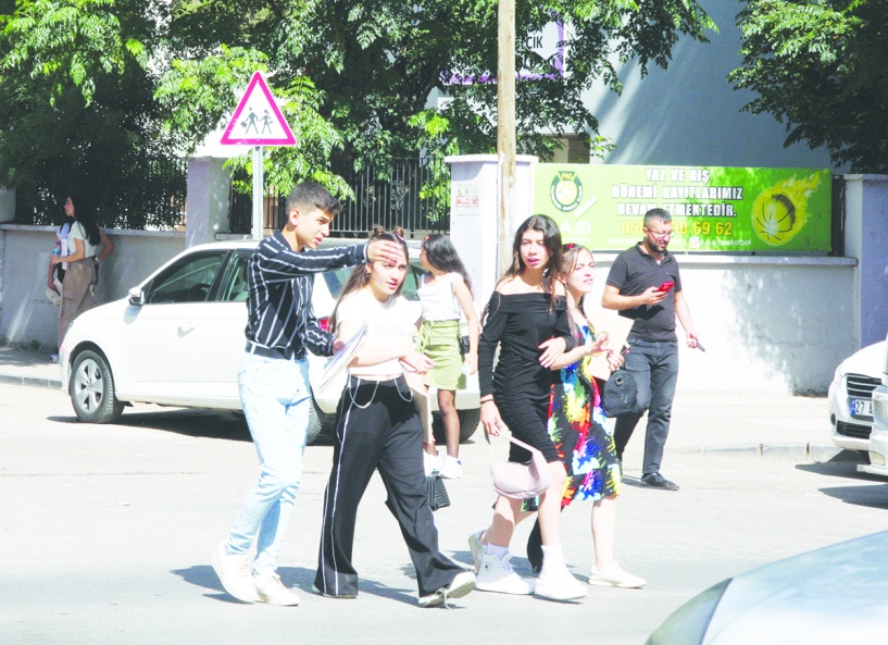 Velilerden kayıt ücreti adı altında para almak suç
