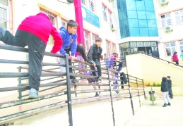 Maddi durumu iyi olmayan  öğrencilere yardım edilmeli