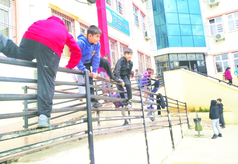 Maddi durumu iyi olmayan  öğrencilere yardım edilmeli