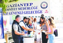 Polis, kampüste öğrencileri bilgilendirdi