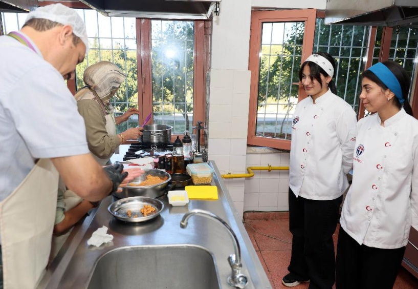 Koruyucu aileler yeteneklerini sergiledi