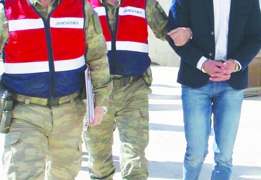 Göçmen kaçakçıları tutuklandı