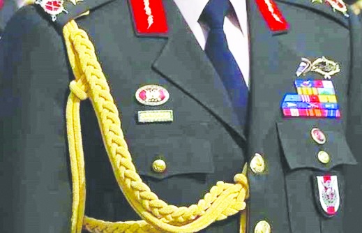 Suriye sınırından makam aracıyla insan  kaçaklığı yapan generalin rütbeleri alındı