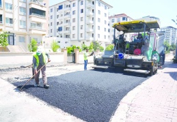 Bozuk ve yeni yollara 100 bin ton asfalt döküldü