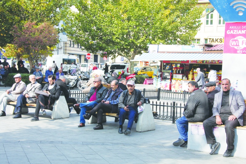 Vatandaşın bireysel kredi ve  kredi kartı borcu tavan yaptı