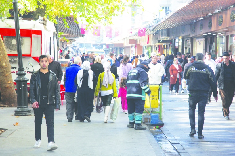 Asgari ücret insanca  yaşanabilecek bir düzeye çıkarılmalı