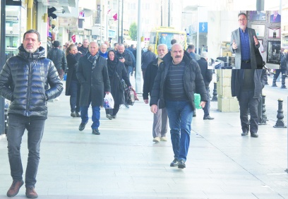 İnsanların alım gücü düştükçe, ahlaksız tüccarlar, tacirler ve esnaf ortaya çıkar