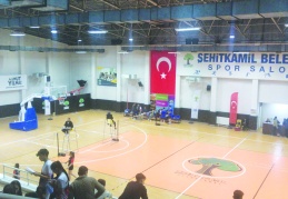 Badminton İl Birinciliği müsabakalarında 20 okuldan 150 sporcu yarıştı