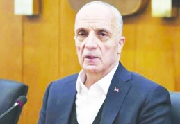 Geçinemiyoruz, bunu söylüyoruz