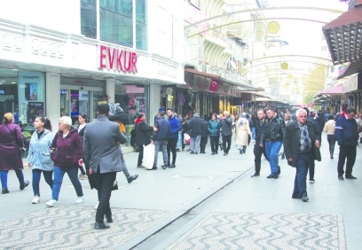 Vatandaş, yoksulluk sınırı altında yaşam mücadelesini borçlanarak sürdürmeye çalışıyor