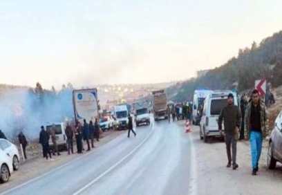 Antep'te TIR ile minibüsün çarpıştığı kazada iki kişi öldü, yedi kişi de yaralandı