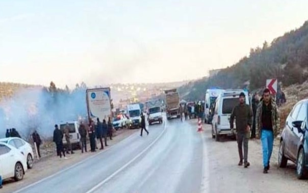 Antep'te TIR ile minibüsün çarpıştığı kazada iki kişi öldü, yedi kişi de yaralandı