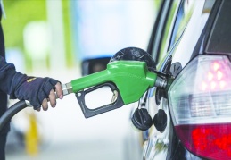 Benzinin litre fiyatına 1 lira 24 kuruş zam geldi