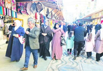 100 yaşlı bireyden 23’ü yoksulluk  veya sosyal dışlanma riski altında