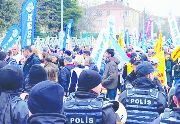 Kamu emekçileri Türkiye genelinde iş bıraktı: En düşük 79 bin lira istiyorlar