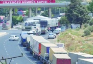 Suriye sınırında 6 kilometrelik TIR ve kamyon kuyruğu oluştu