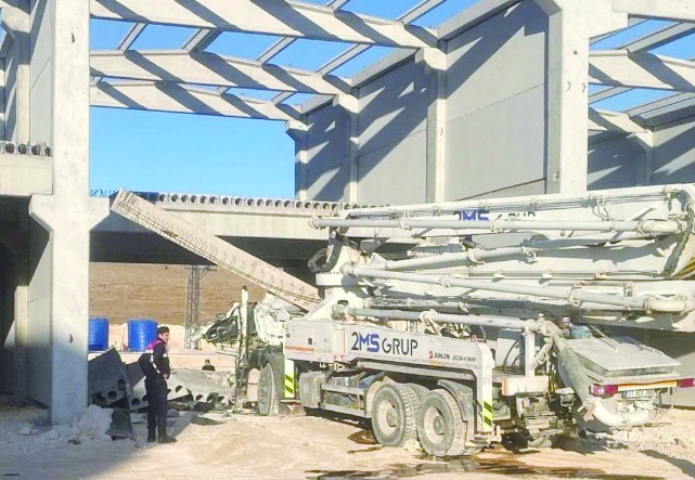 Üzerine beton blok düşen 52 yaşındaki vinç operatörü öldü