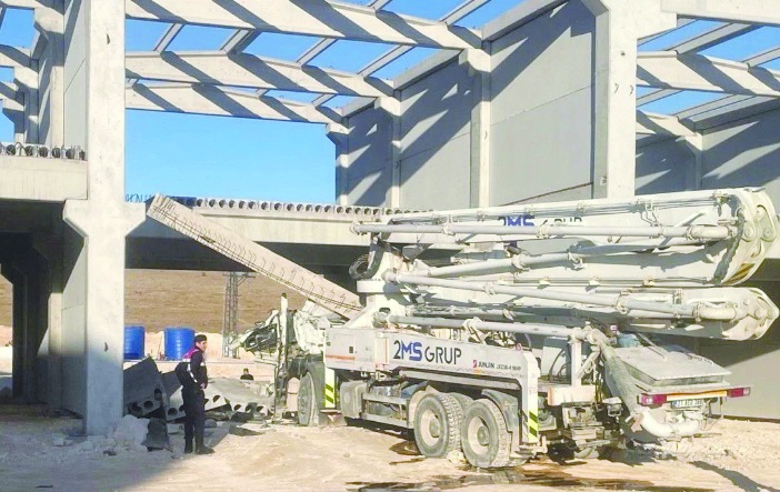 Üzerine beton blok düşen 52 yaşındaki vinç operatörü öldü