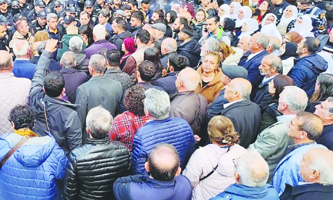 İnsan Hakları İzleme Örgütü (HRW): Türkiye hükümeti kendisini eleştirenleri tutuklamaya ve kovuşturmaya son vermeli