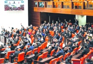 En düşük emekli aylığını düzenleyen kanun teklifi yasalaştı