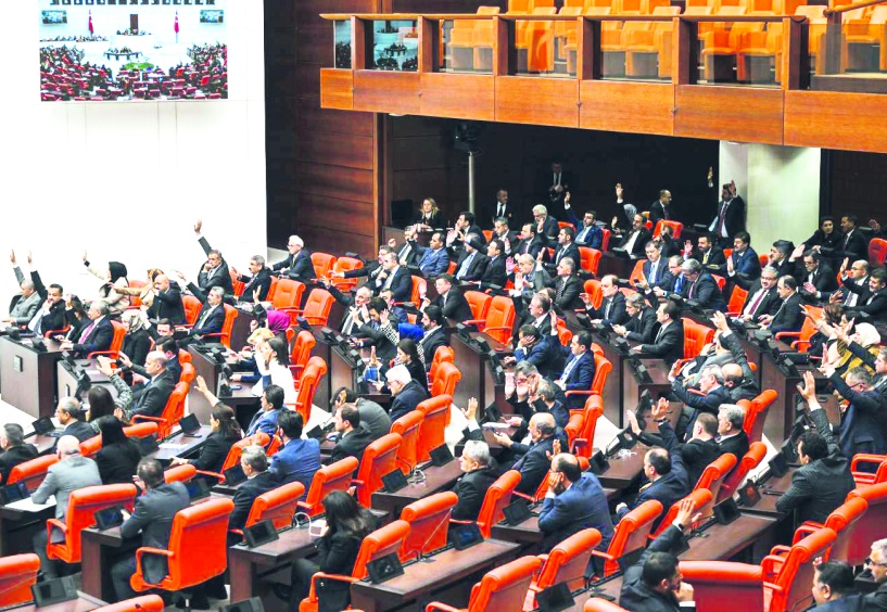 En düşük emekli aylığını düzenleyen kanun teklifi yasalaştı
