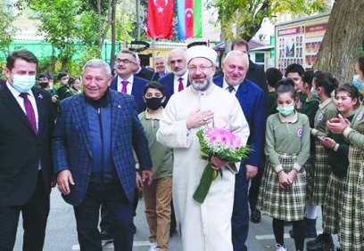 Vatandaş tasarruf yaparken, Ali Erbaş eşi dostuyla yurt dışı seyahatlerde 5 milyar harcadı