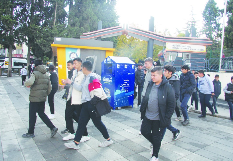 20 milyon öğrenci ders başı yaptı