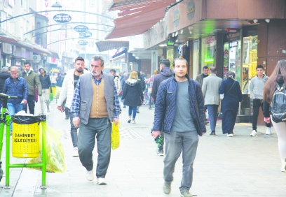 Nüfusun yüzde 50,02 erkek kadın nüfusu yüzde 49,98