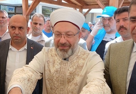 Diyanet, halkın paralarını yurtdışı gezilerde harcarken, emekliye fitre verilebileceğini açıkladı