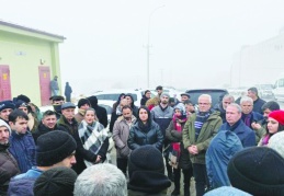 DEM Partili ve EMEP'li vekiller direnişteki işçileri ziyaret etti