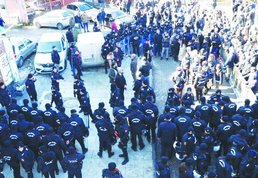 Bir arada durarak haksızlığa karşı mücadele edeceğiz