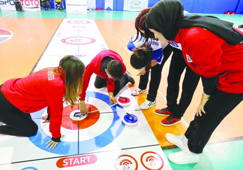 Üniversiteler Arası Floor Curling Türkiye Şampiyonası yapılıyor