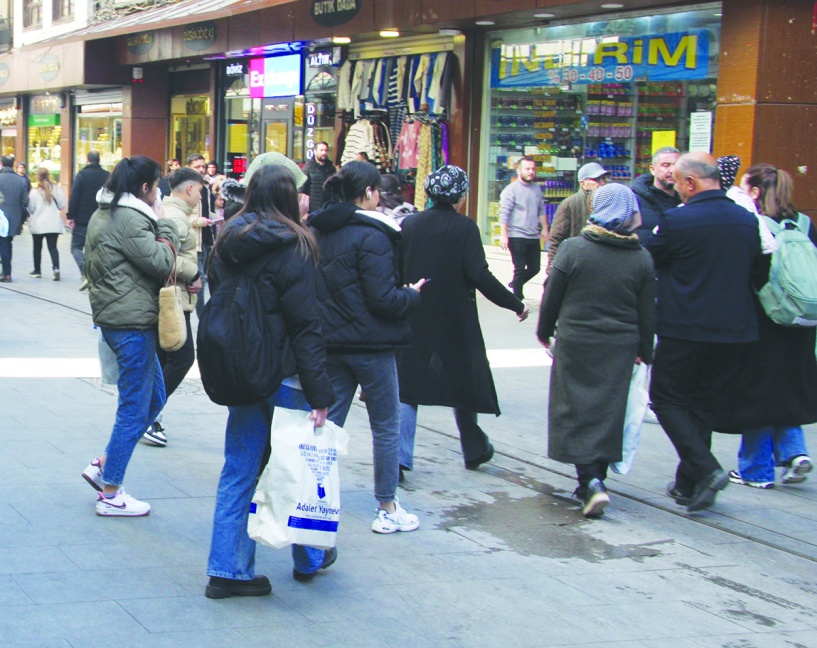 Gençler mutsuz, yoksul, yalnız