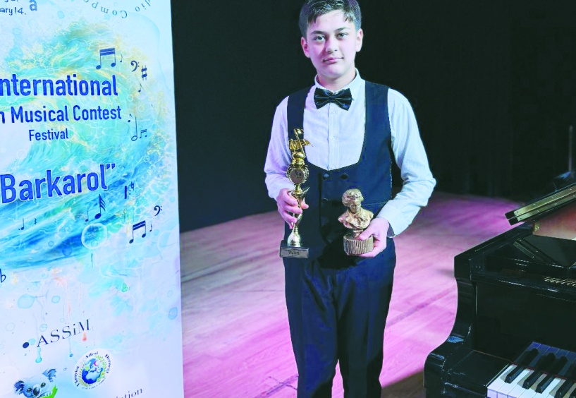 Piyanoda birincilik ve Grand Prix ödülünü kazandı