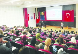 Diş beyazlatma alanındaki en yeni teknikler anlatıldı