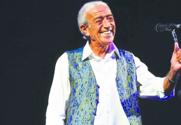 Edip Akbayram yaşamını yitirdi