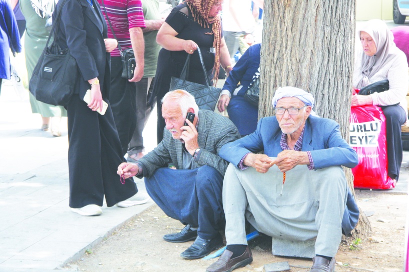 Hiçbir emekli sefalet içinde yaşamayı hak etmiyor