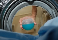 Tek yıkamada çıkıyor dedi, 8 yıkamada çıkmadı, 2.2 milyon ceza yedi