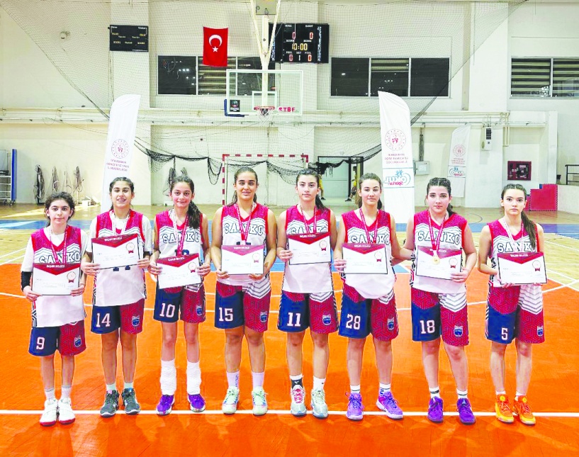 “Yıldız Kız Basketbol Grup Birinciliği”nde namağlup bölge şampiyonu oldu