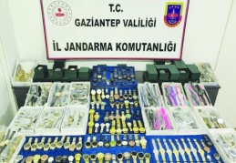 Antep’te 3 milyon liralık 'kaçak taklit saat' ele geçirildi